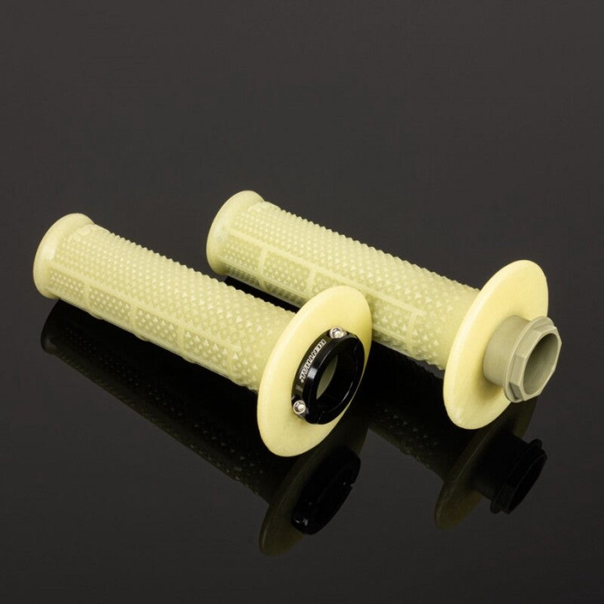 Renthal MX-R Works Lock On - Tapered/Half Waffle - Aramid