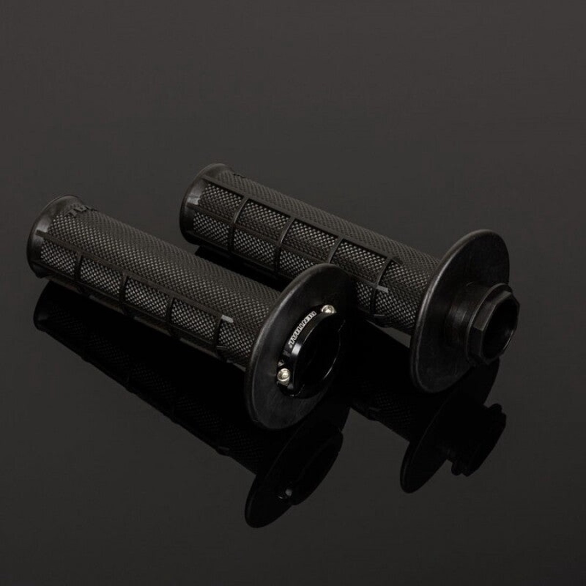 Renthal MX-R Works Lock On - Ultra-Tacky Half Waffle
